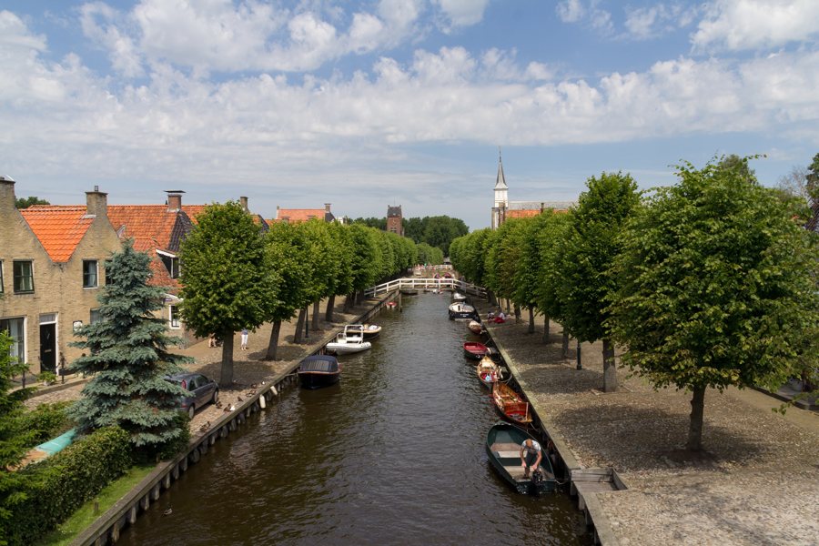 Gracht und historische Häuser in Sloten