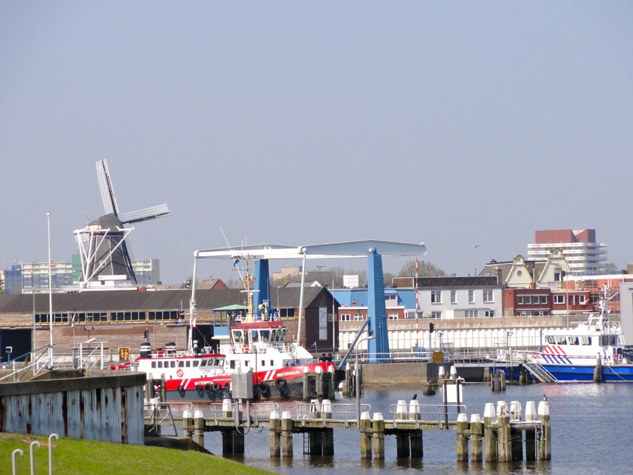 Delfzijl mit der Mühle Adam