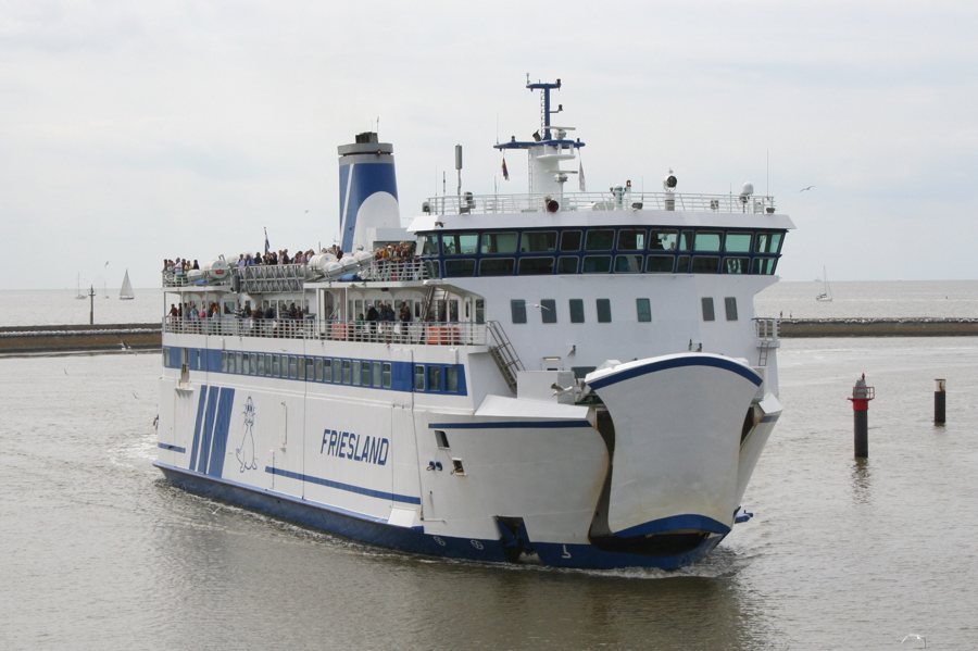 Fähre im Hafen Harlingen