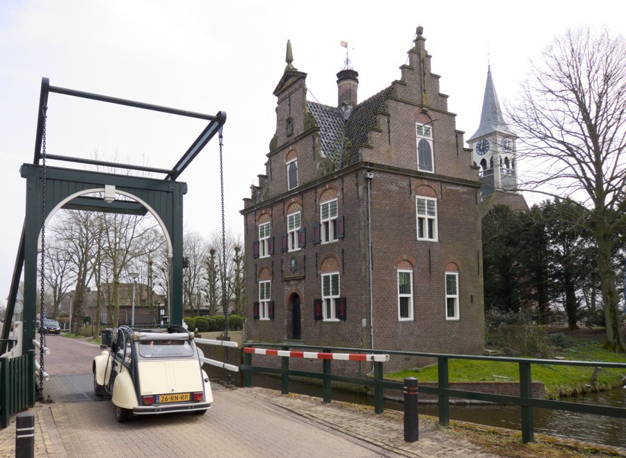 Jisp mit Zugbrücke, ehemaliger Waag und Jisperkerk