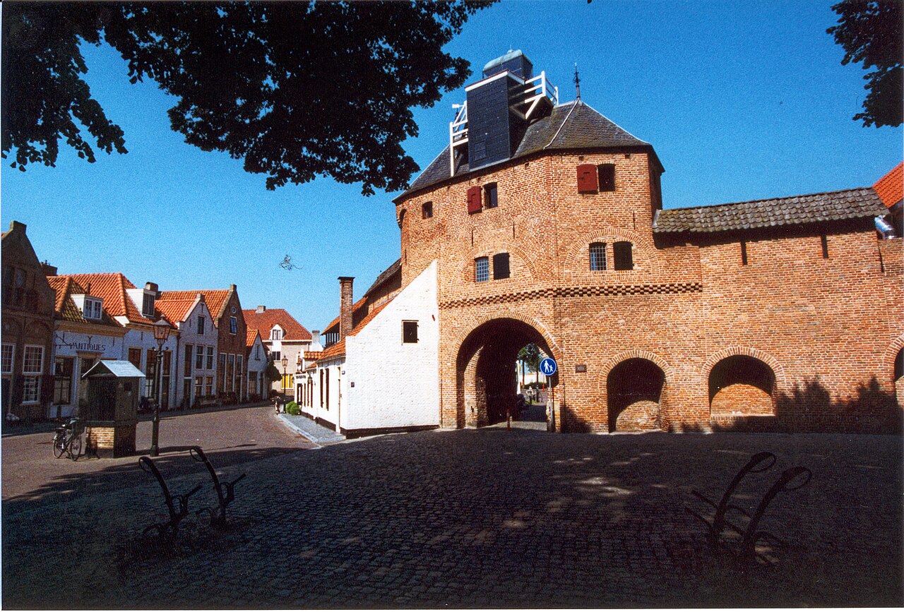 Vischpoort und historische Häuser am Vischmarkt in Harderwijk