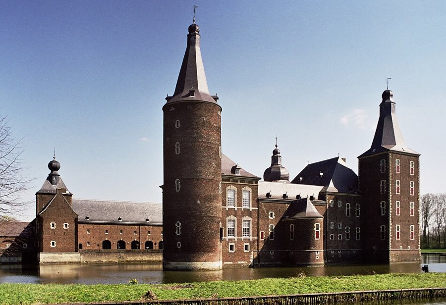 Schloss Hoensbroek in Heerlen, Ansicht von Südwesten