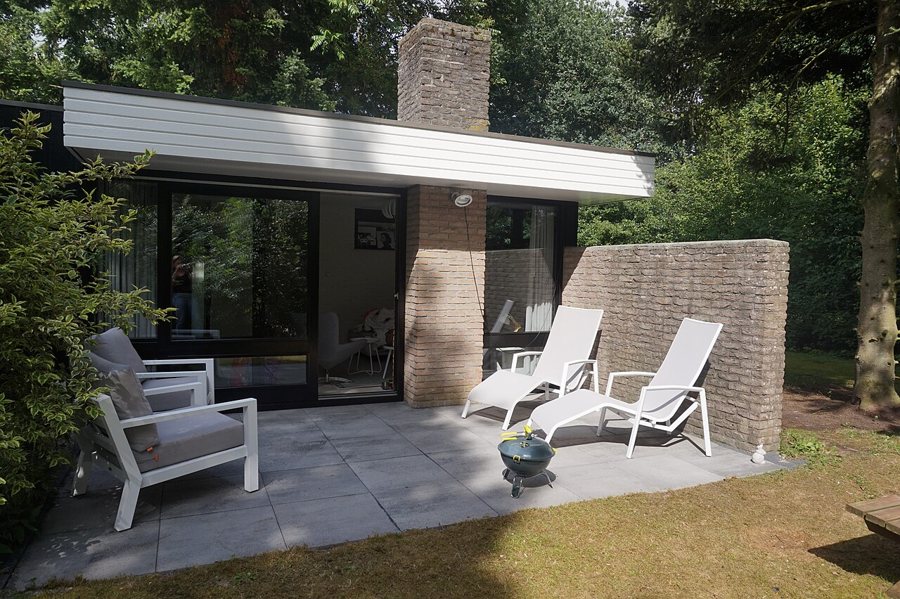 Moderner Bungalow mit Terrasse in einer Ferienanlage in Drenthe
