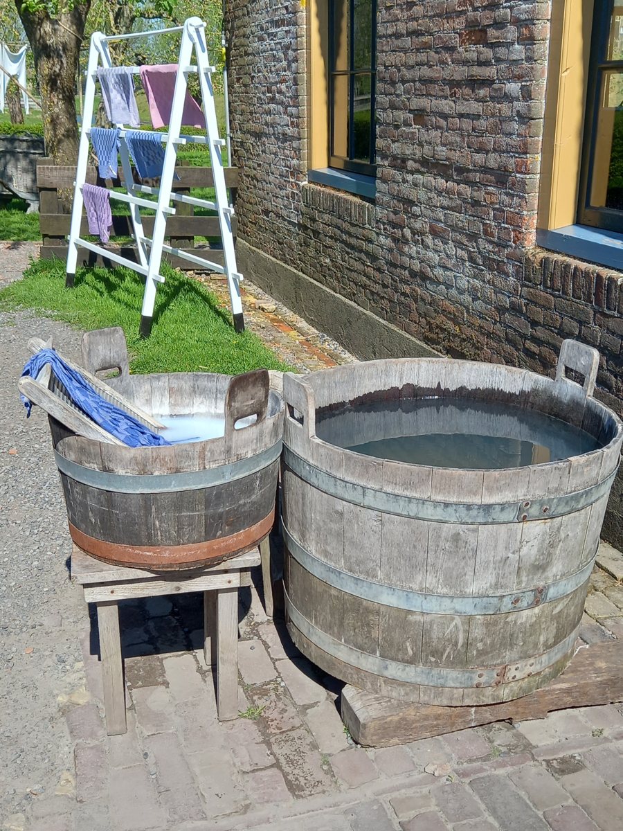 Traditionelles Waschen und Trocknen im Zuiderzeemuseum