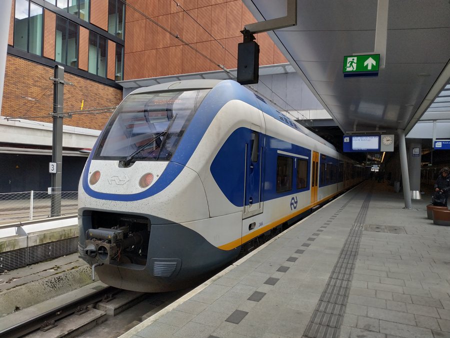 NS-Sprinter am Bahnhof Utrecht Centraal