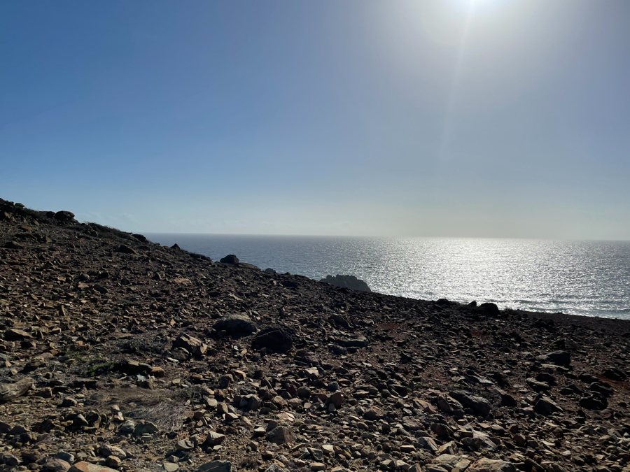 Felsiger Küstenweg im Parke Nacional Arikok auf Aruba