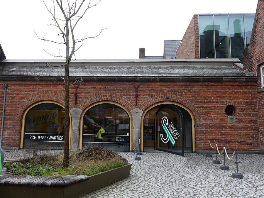Schoenenkwartier am Raadhuisplein in Waalwijk