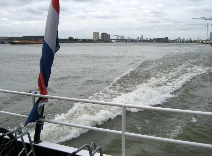 File:Krimpen aan den IJssel, Stormpolder. Van Brienenoordbrug in background - panoramio.jpg