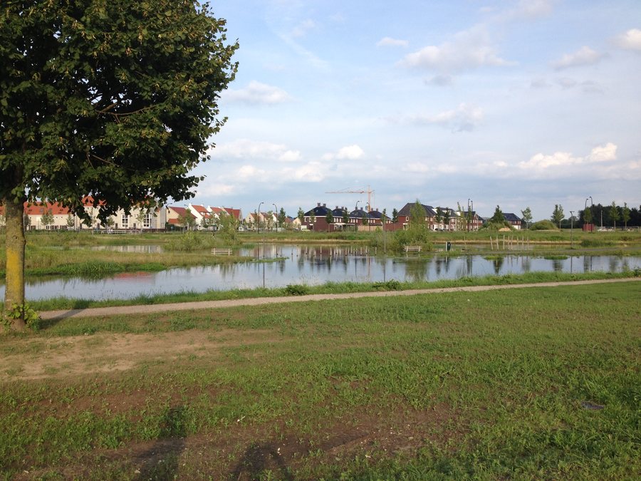 File:Bornsche Beekparkin de wijk Bornsche Maten te Borne, Overijssel.JPG