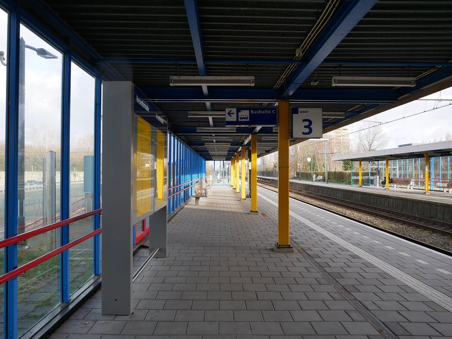 File:2023-02-05 Station Zoetermeer perronkap spoor 3.jpg