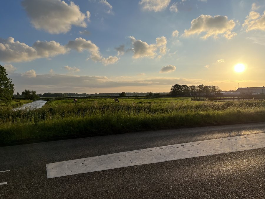File:Valkenburg (ZH, gem. Katwijk) - Voorschoterweg + Valkenburgse Meer - 2024-05-22.jpg