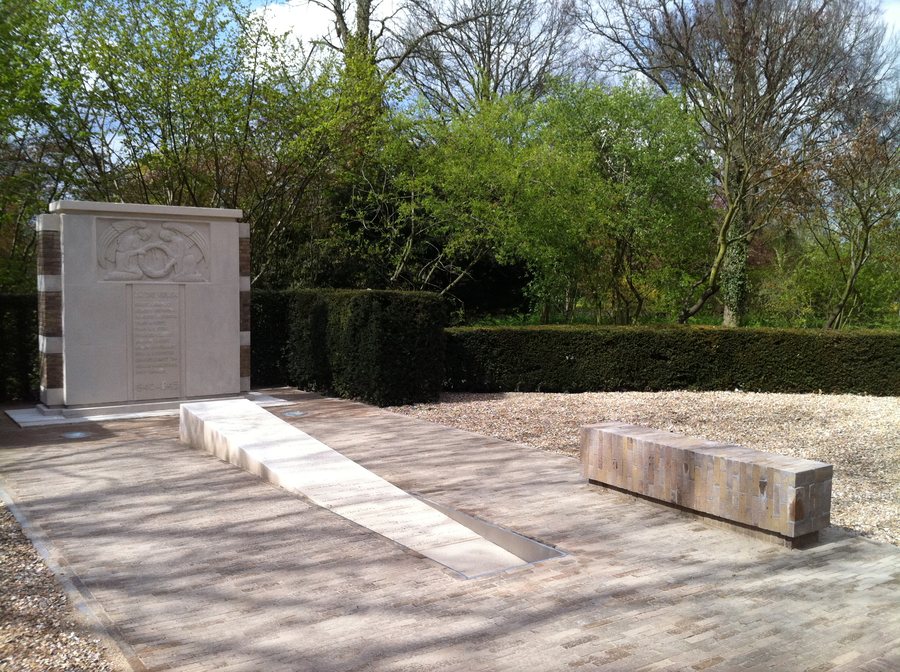 File:Herdenkings Monument gemeente Voorschoten 01.JPG