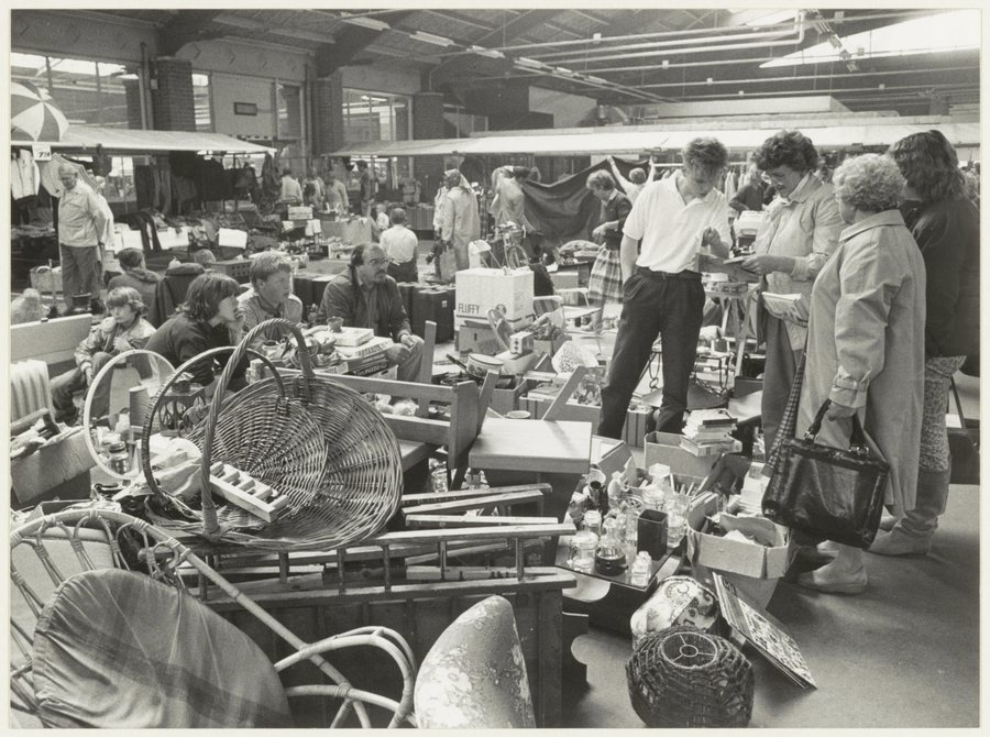 File:Rommelmarkt in de CNB hallen in Lisse.JPG