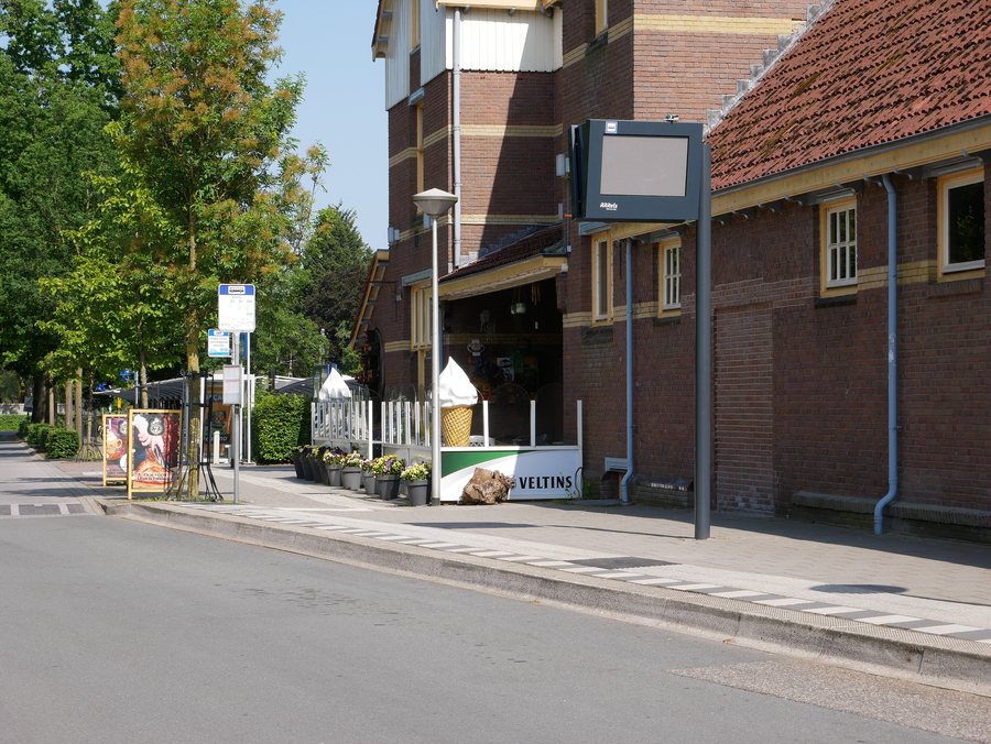 File:2023-05-27 Station Ommen bushalte.jpg