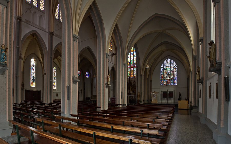 File:Reuver - Lambertuskerk.jpg