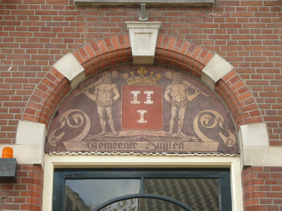 File:Detail voormalig gemeentehuis Zuilen in Dorpsstraat 3 te Oud-Zuilen.jpg
