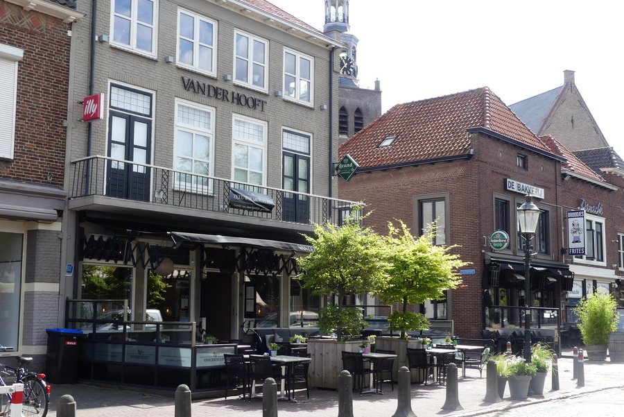 File:Markt Zevenbergen P1280042.jpg