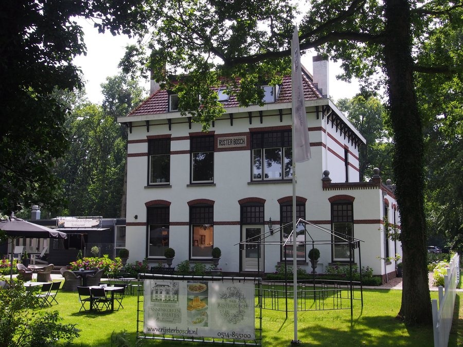 File:Villa Rijster Bosch, Rijs.JPG