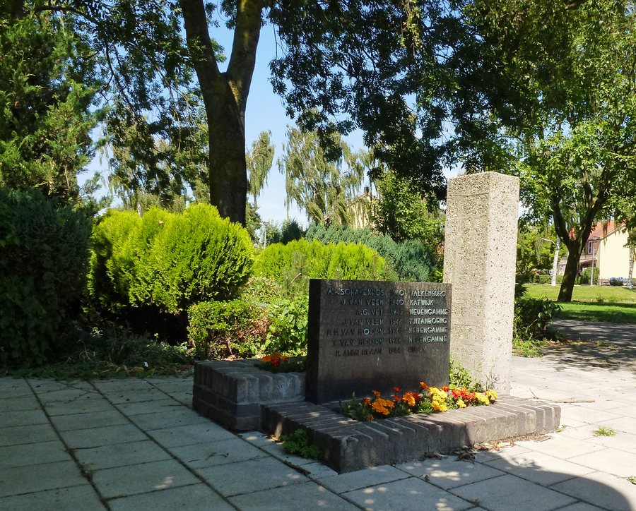File:Oorlogsmonument in Hazerswoude-Rijndijk.jpg