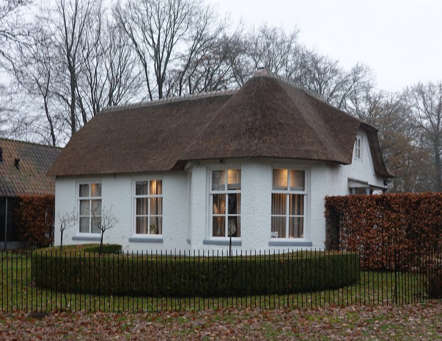 File:RM De Bilt De Holle Bilt 10 Tuinmanswoning.jpg