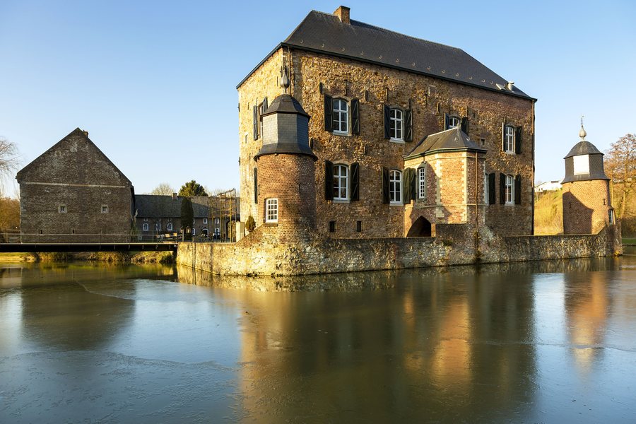 File:Kasteel erenstein kerkrade.jpg