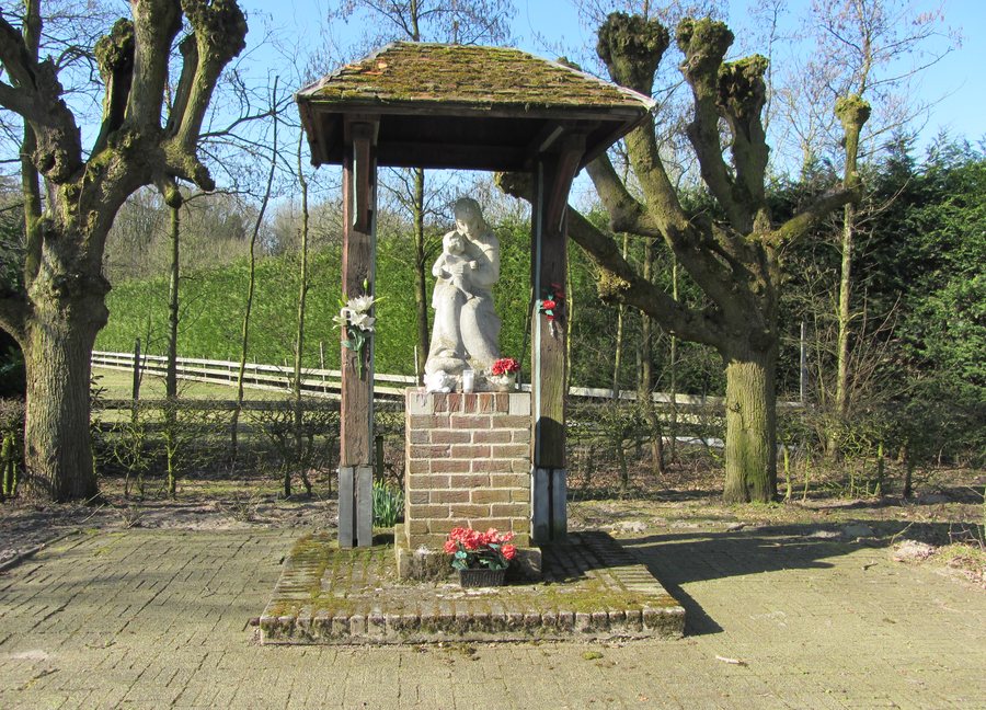 File:Mariabeeld (Heijen).jpg