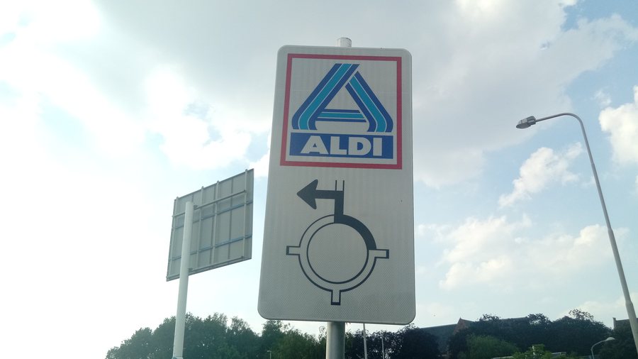 File:ALDI directional sign, Zuidbroek (2019) 02.jpg