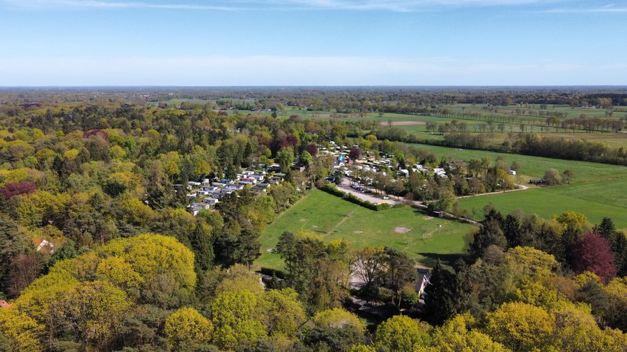 File:Droneafbeelding van camping in Wissel.jpg