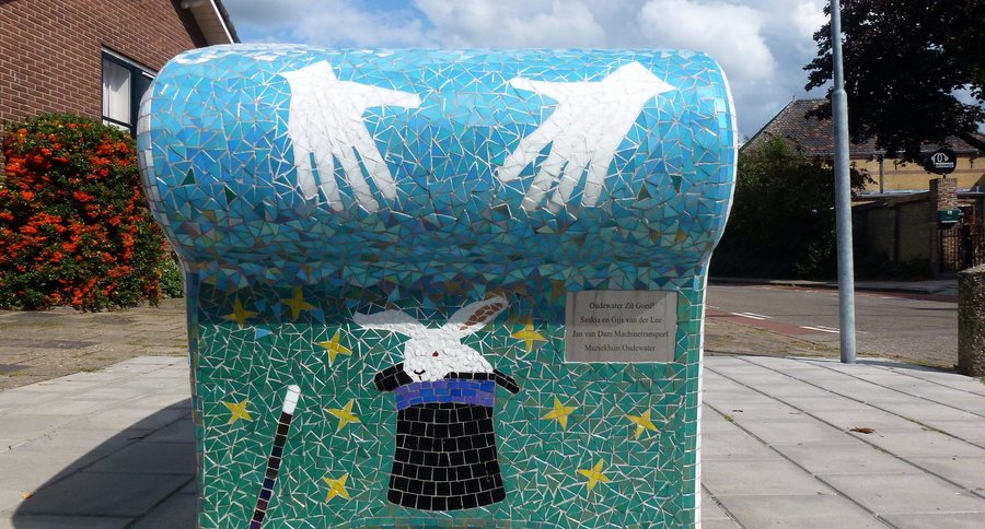 File:Social sofa, Oudewater 03.jpg
