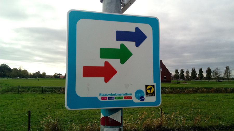 File:Blauwbekmarathon sign, Finsterwolde (2019) 02.jpg