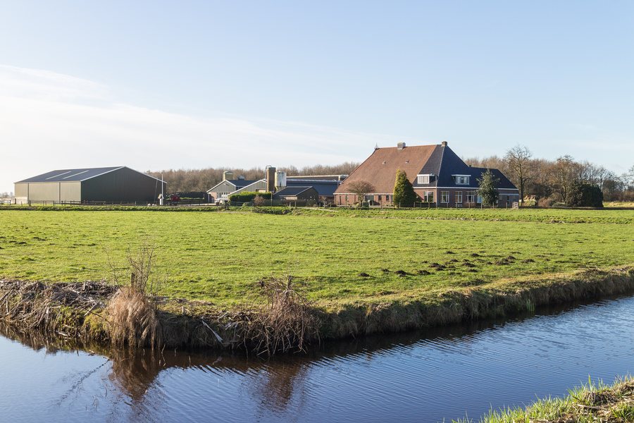 File:Agrarisch bedrijf in Woudfennen bij Joure 02.jpg