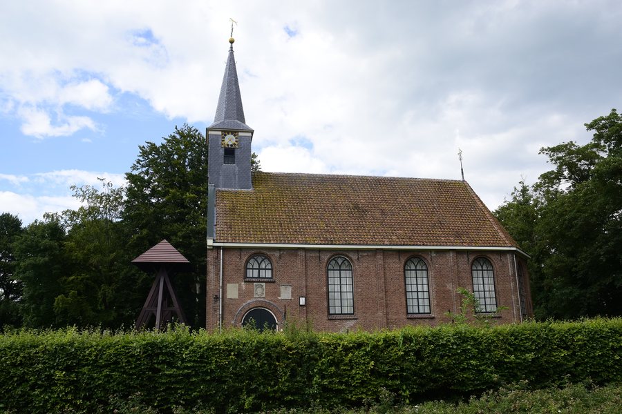 File:OOSTERWOLDE DORPSKERK 01.jpg