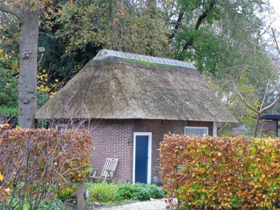 File:Zeist Utrechtseweg 121 Speelhuisje.JPG