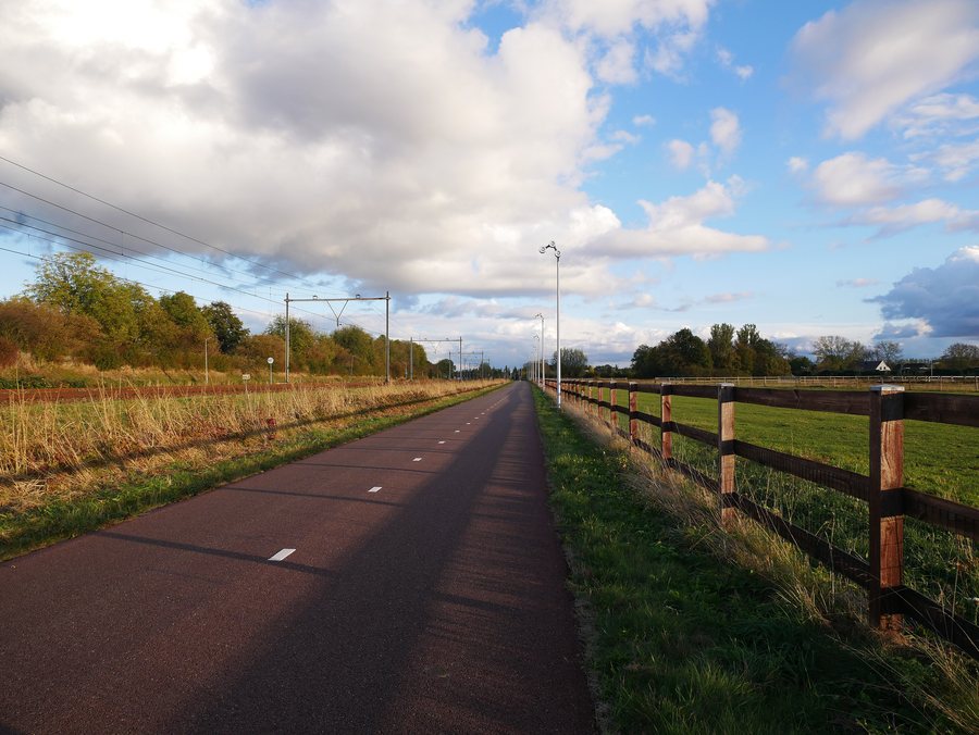 File:2018-10-27 Fietssnelweg De Liemers Zevenaar Beerenclaauwstraat (1).jpg