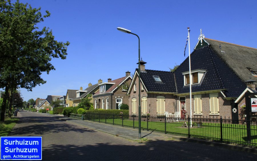 File:Surhuizum een dorp in Friesland..jpg