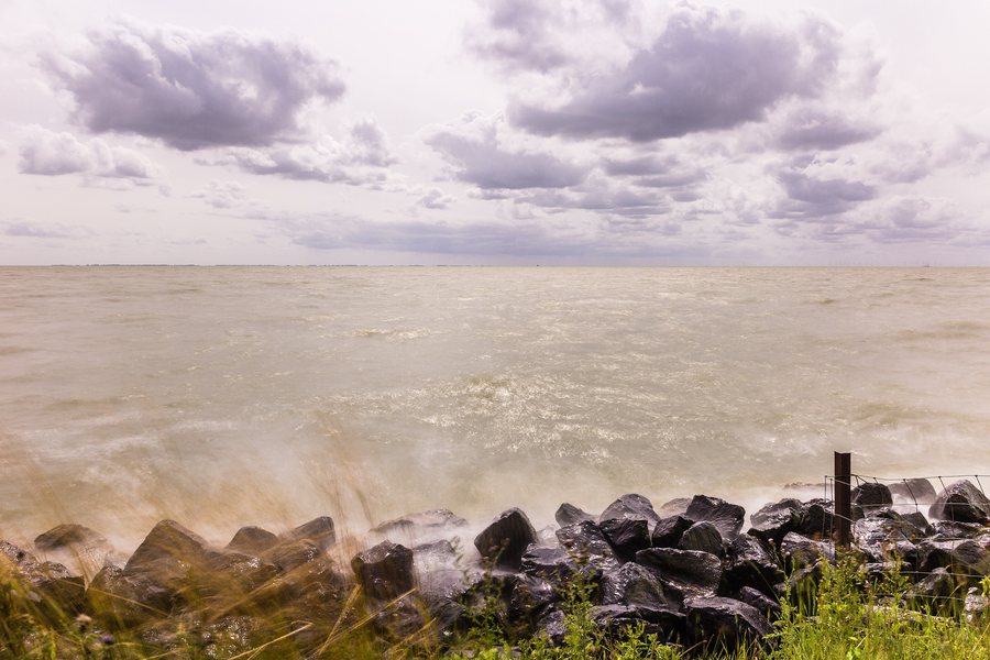 File:Laaxum (Laaksum). Zicht op het IJsselmeer. 04-07-2023. (d.j.b) 04.jpg