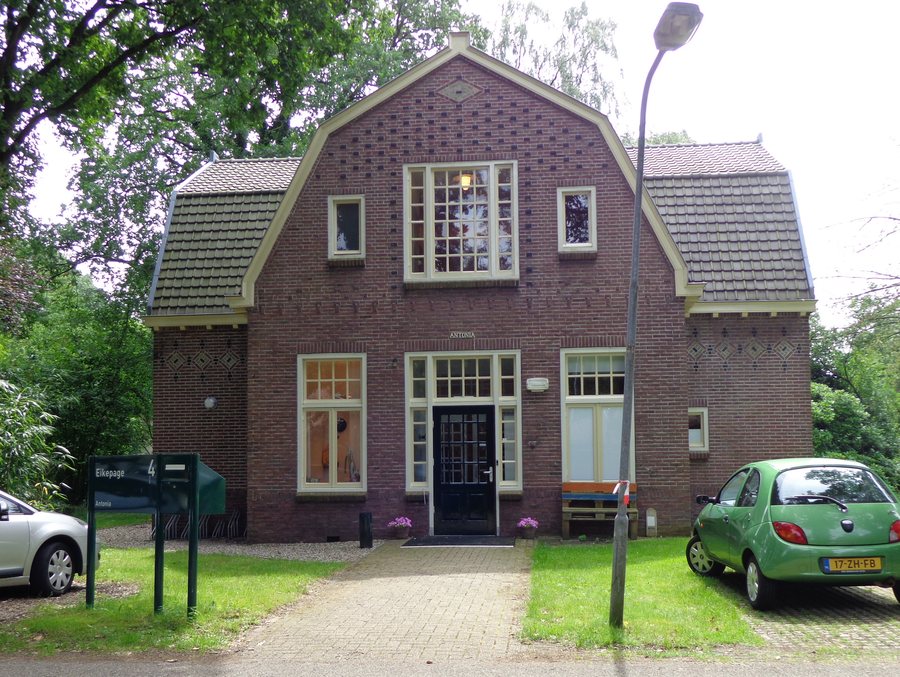 File:Den Dolder Willem Arntzhoeve Antonia.jpg