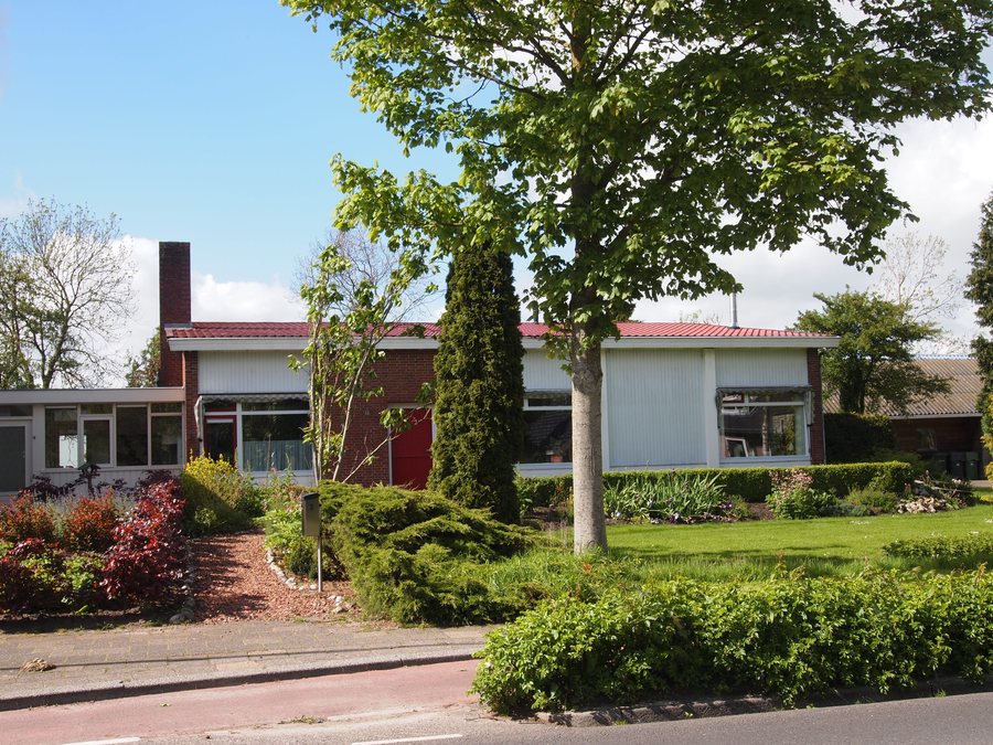 File:Blauwhuisterweg 2 Surhuisterveen. vh Landbouwschool.JPG