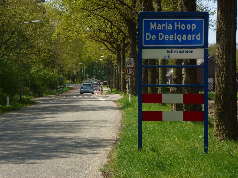 File:Maria-Hoop (Echt-Susteren) entreebord.JPG