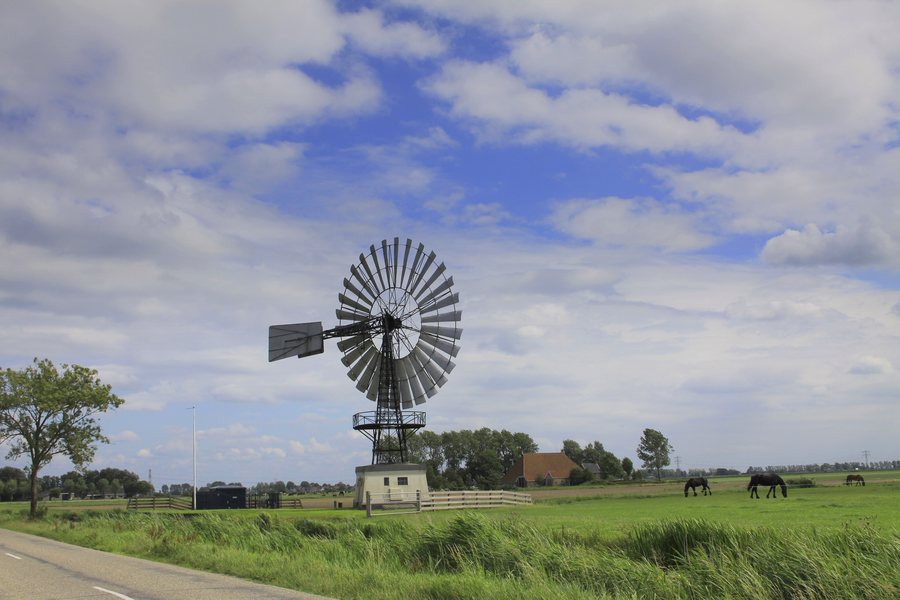 File:In Friesland bij de Amerikaase Windmotor bij Weidum.jpg