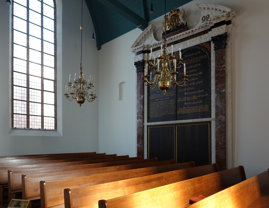 File:Leerdam Grote Kerk Interieur 1.jpg