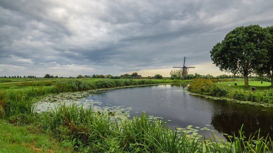 File:River Vlist and Windmill in Krimpenerwaard 2015.jpg