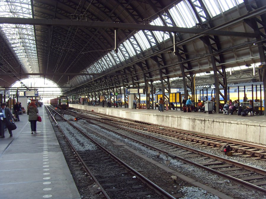Bahnsteige im Bahnhof Amsterdam Centraal