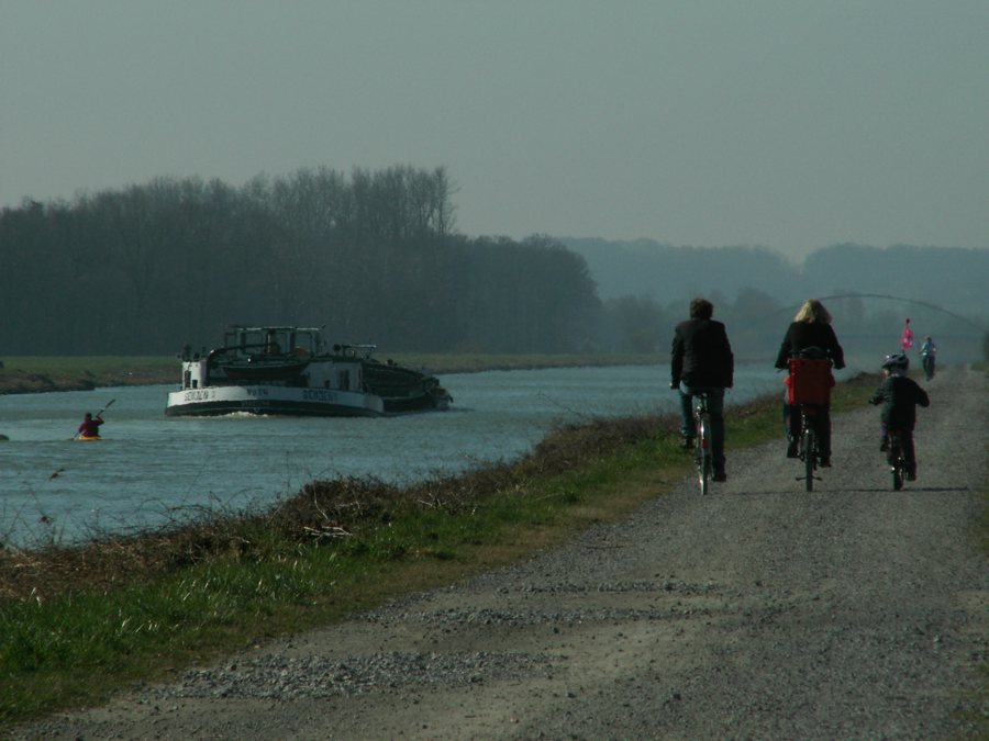 Radtour am niederländischen Kanal