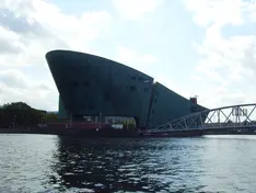 NEMO Science Museum am Wasser in Amsterdam