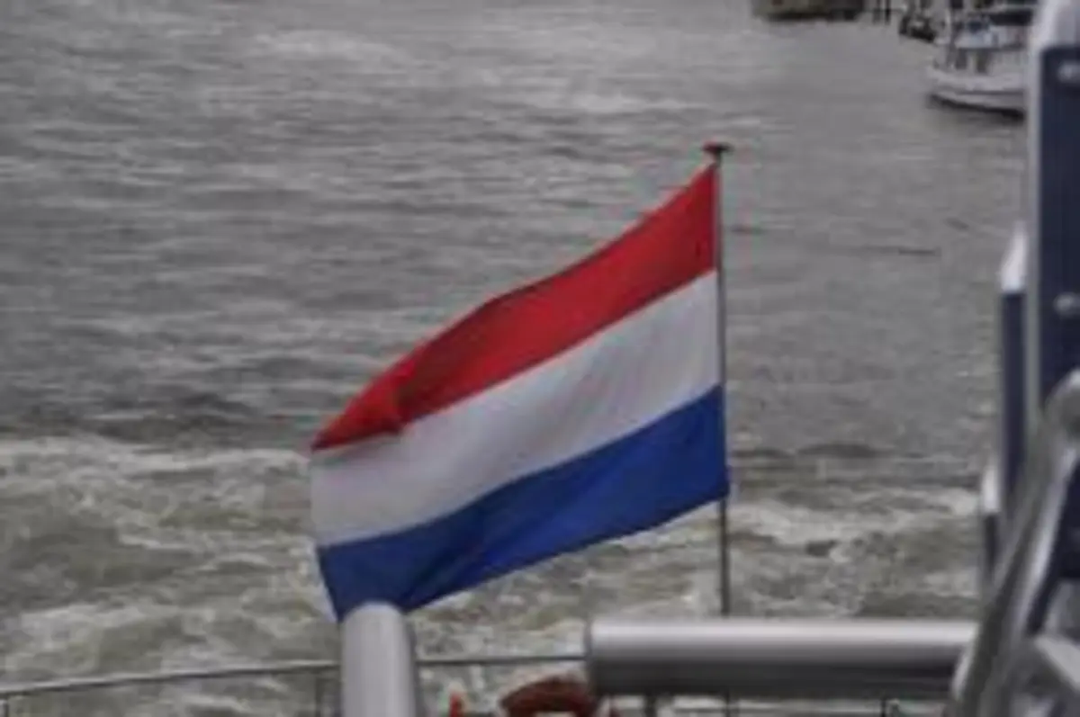 Niederländische Flagge an einem Schiff